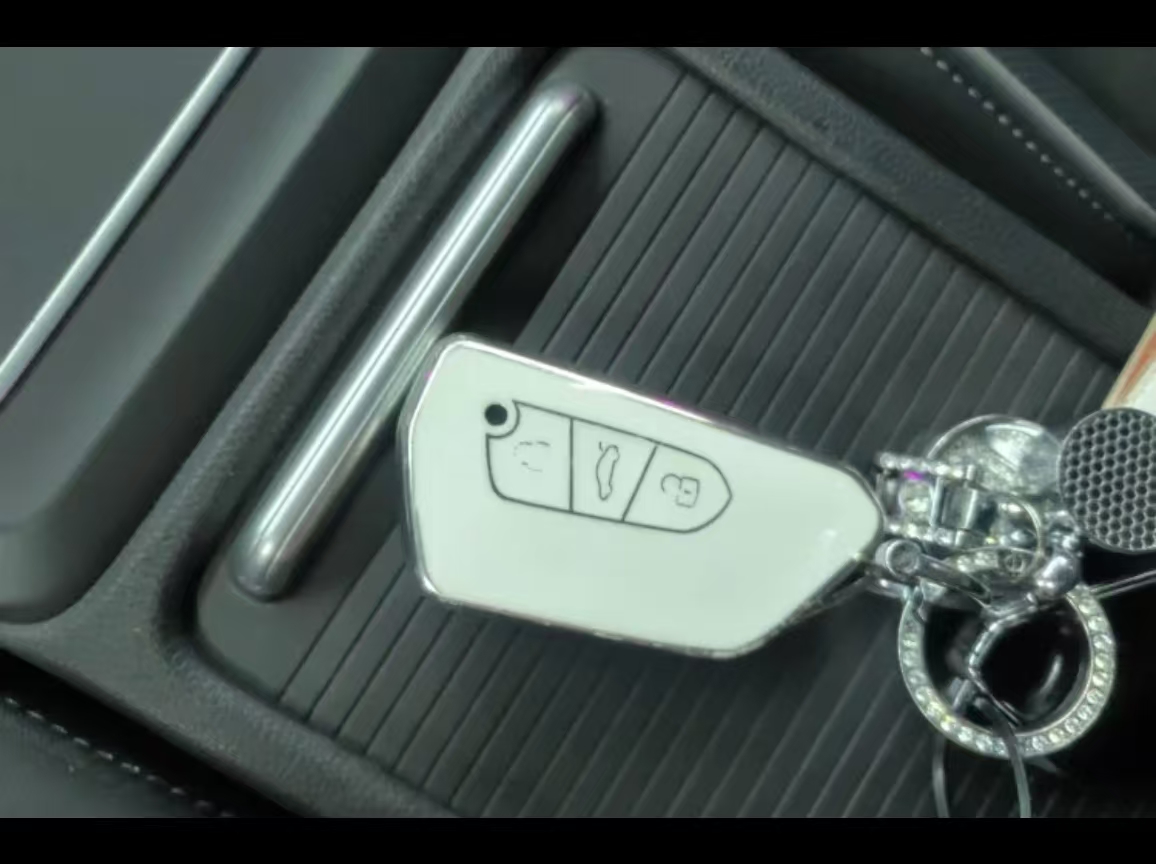Volkswagen Golf 2023 car image #17