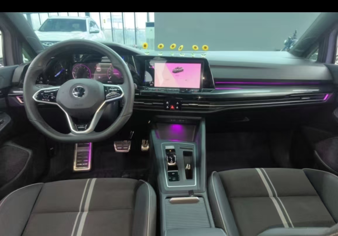 Volkswagen Golf 2023 car image #4