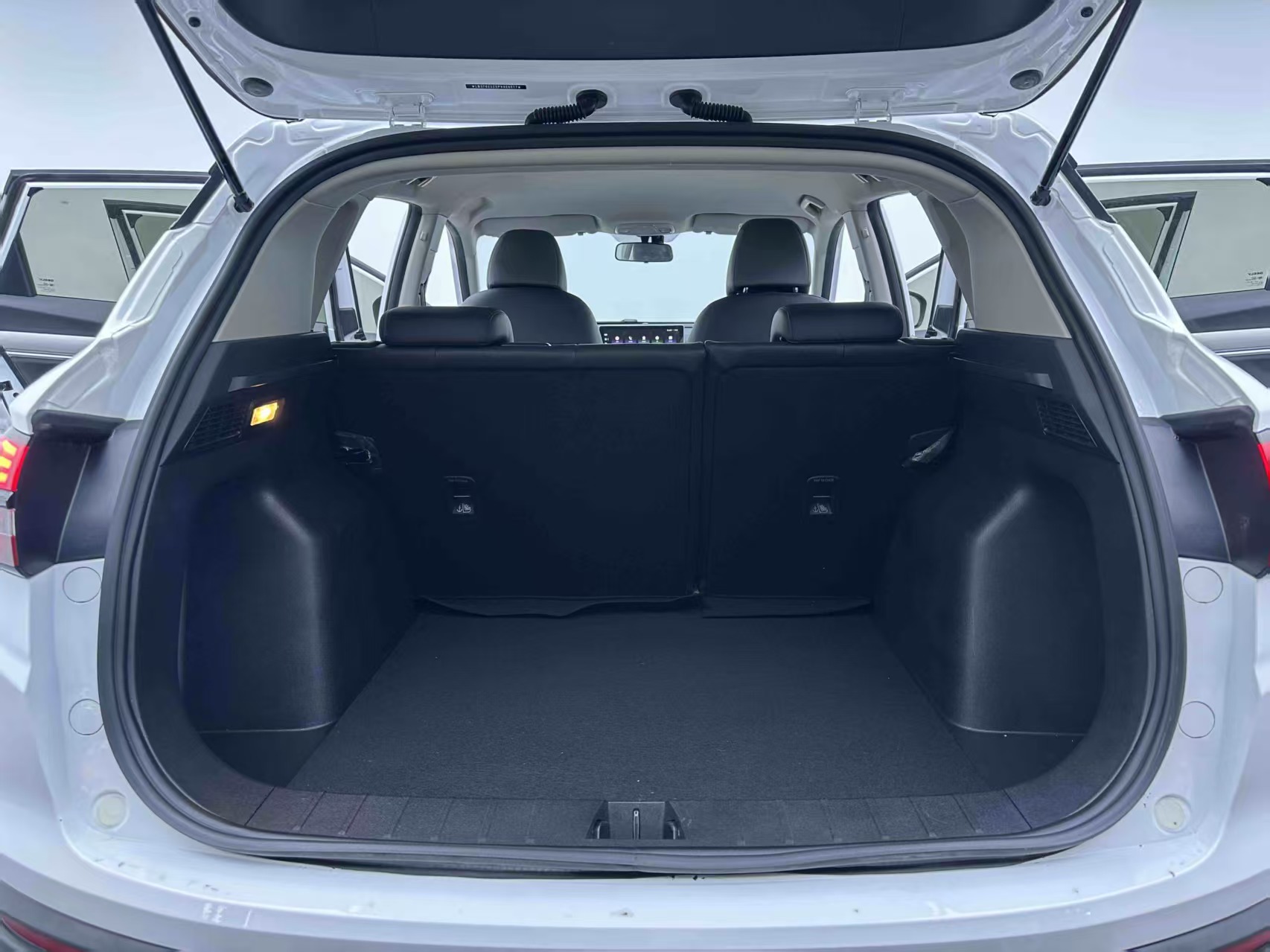 GEELY Coolray 2023 #2 GEELY Coolray 2023 car image #2