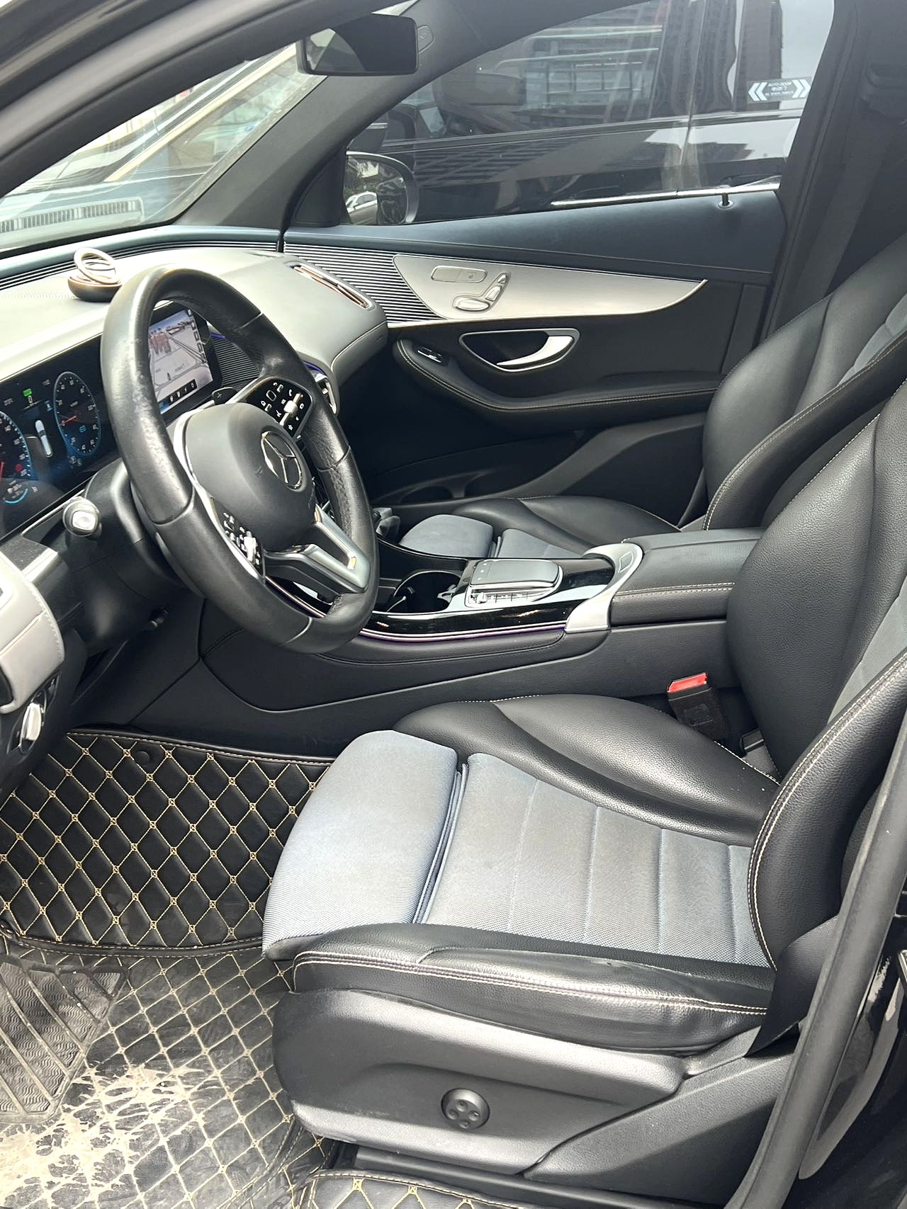 Mercedes-Benz EQC Class 2022 car image #4