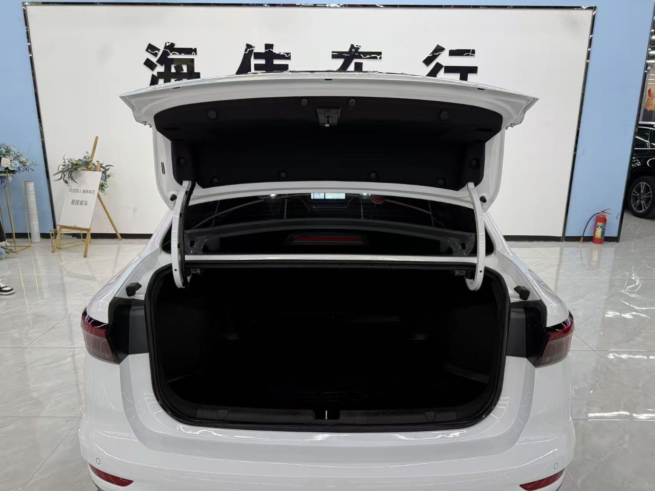 GEELY Emgrand 2023 car image #2
