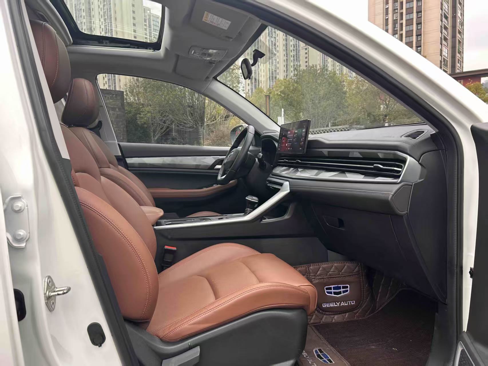 GEELY Vision X6 2023 car image #5