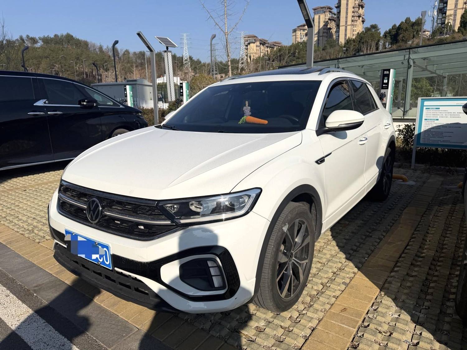 Volkswagen T-Roc 2023 Volkswagen T-Roc 2023 car image