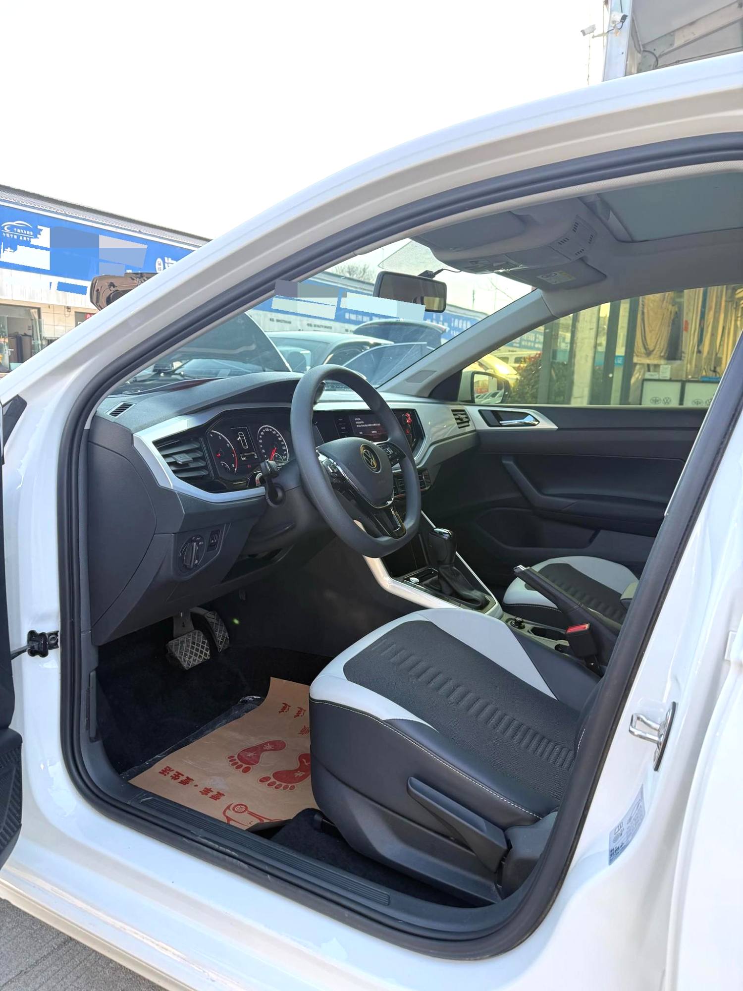 Volkswagen Polo 2023 car image #3