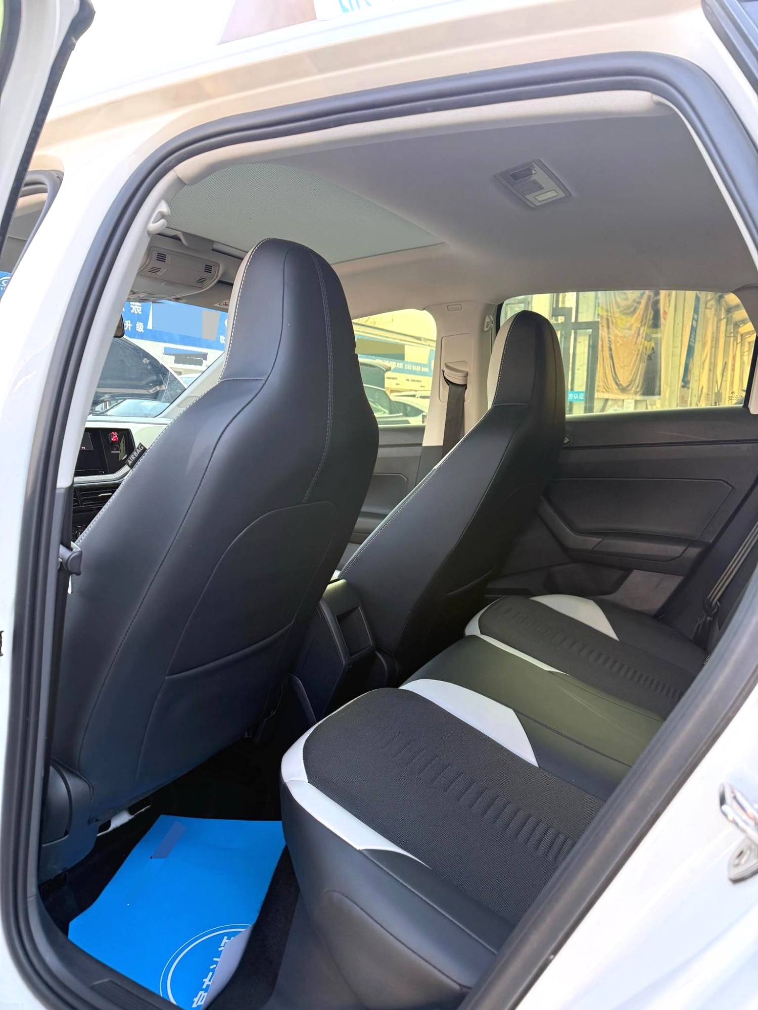 Volkswagen Polo 2023 car image #5