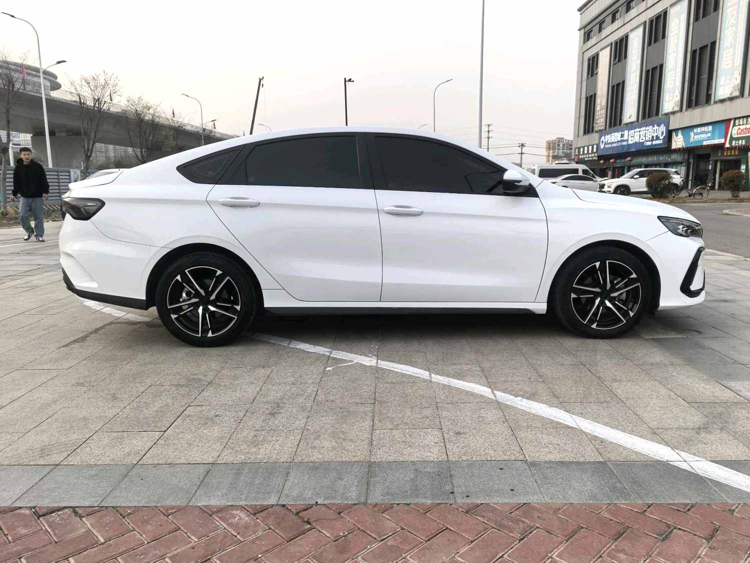 GEELY Binray 2023 car image #9