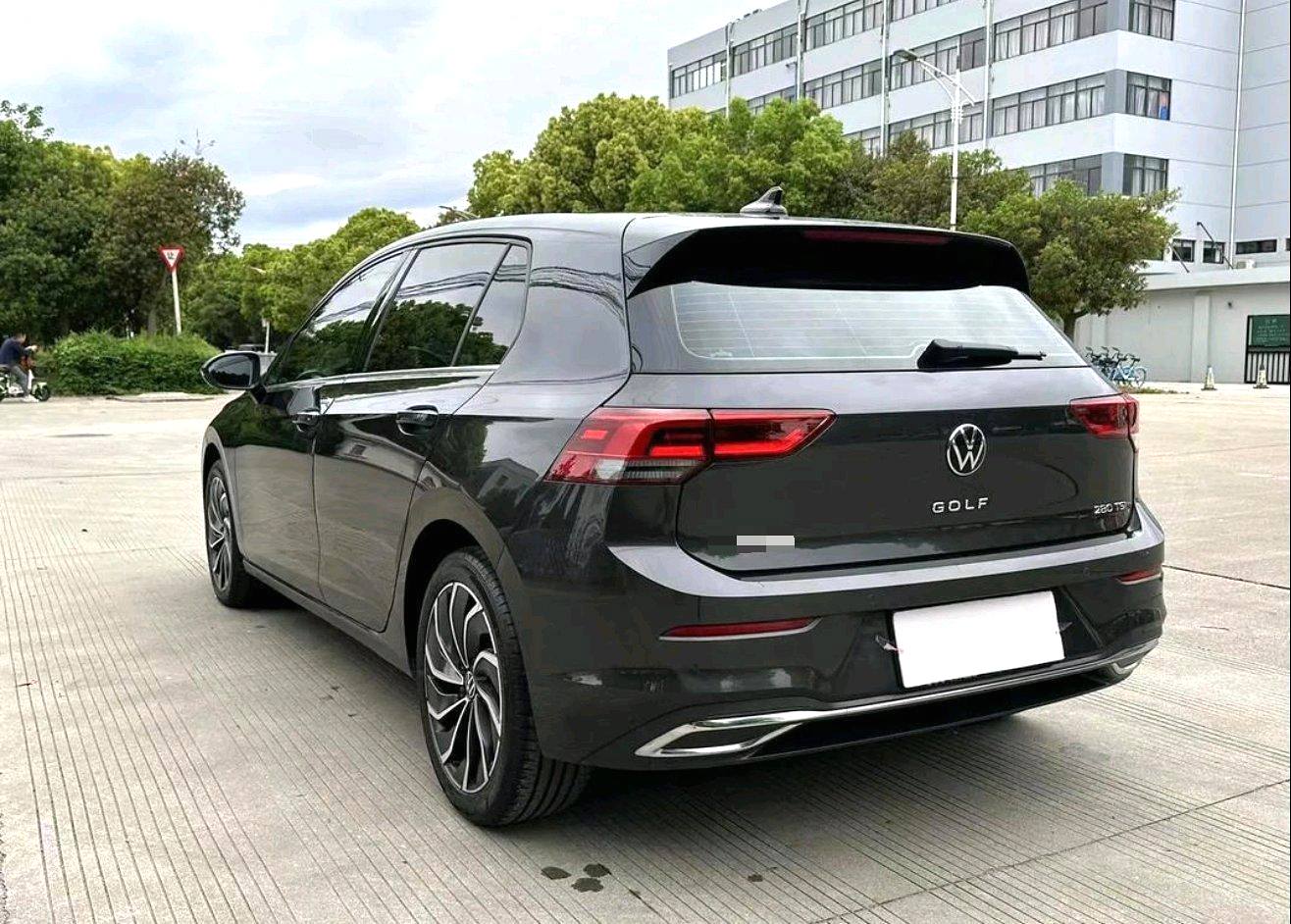 Volkswagen Golf 2023 car image #6