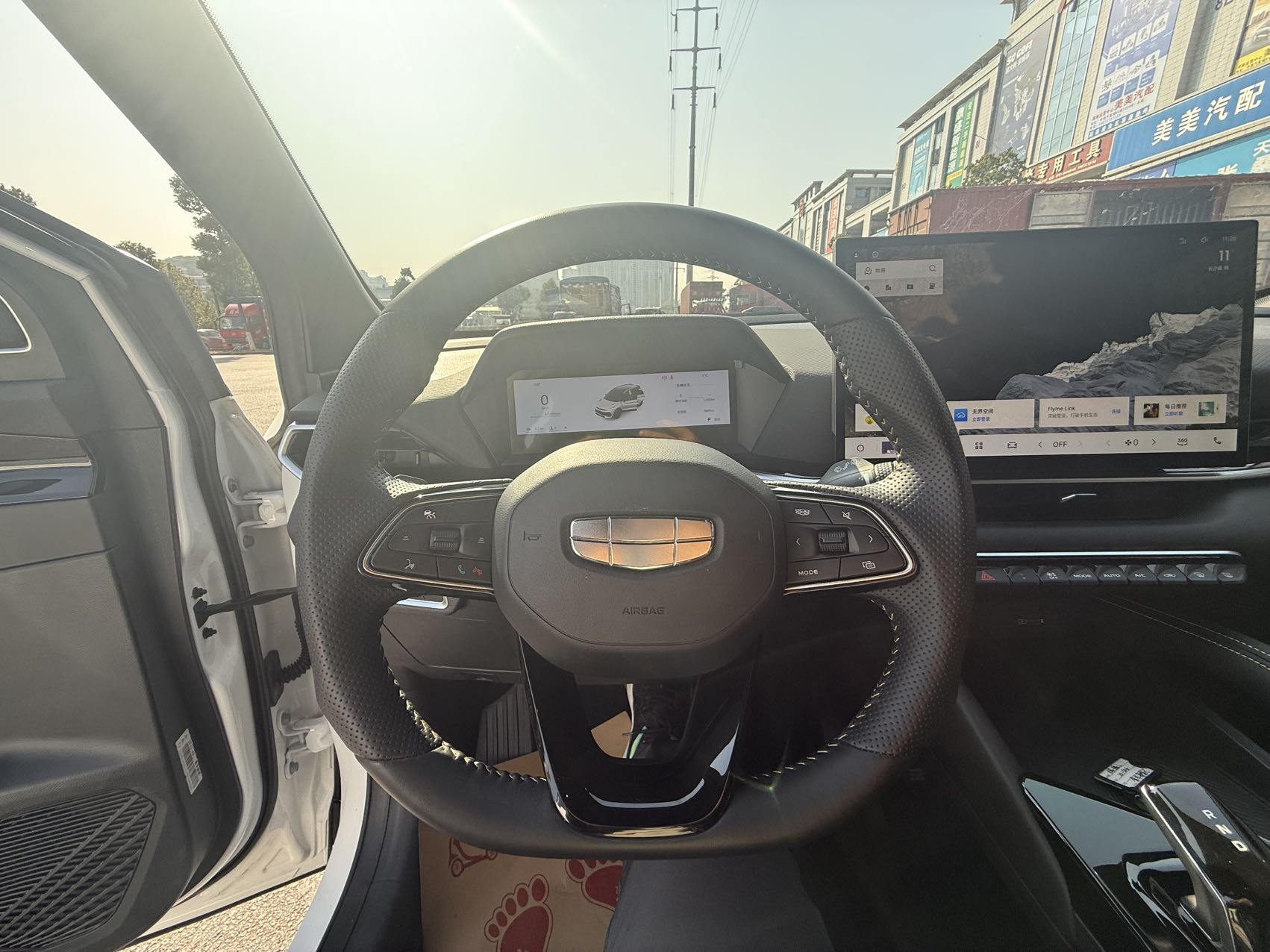 GEELY Coolray 2024 car image #11