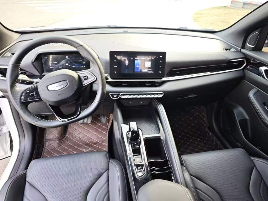 GEELY Coolray 2025 car image #3