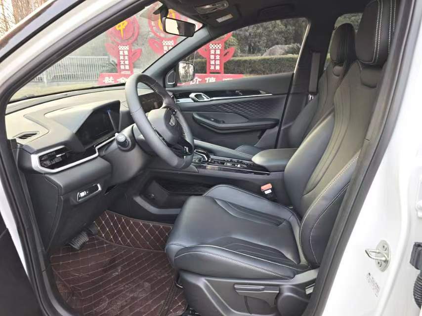 GEELY Coolray 2025 car image #4