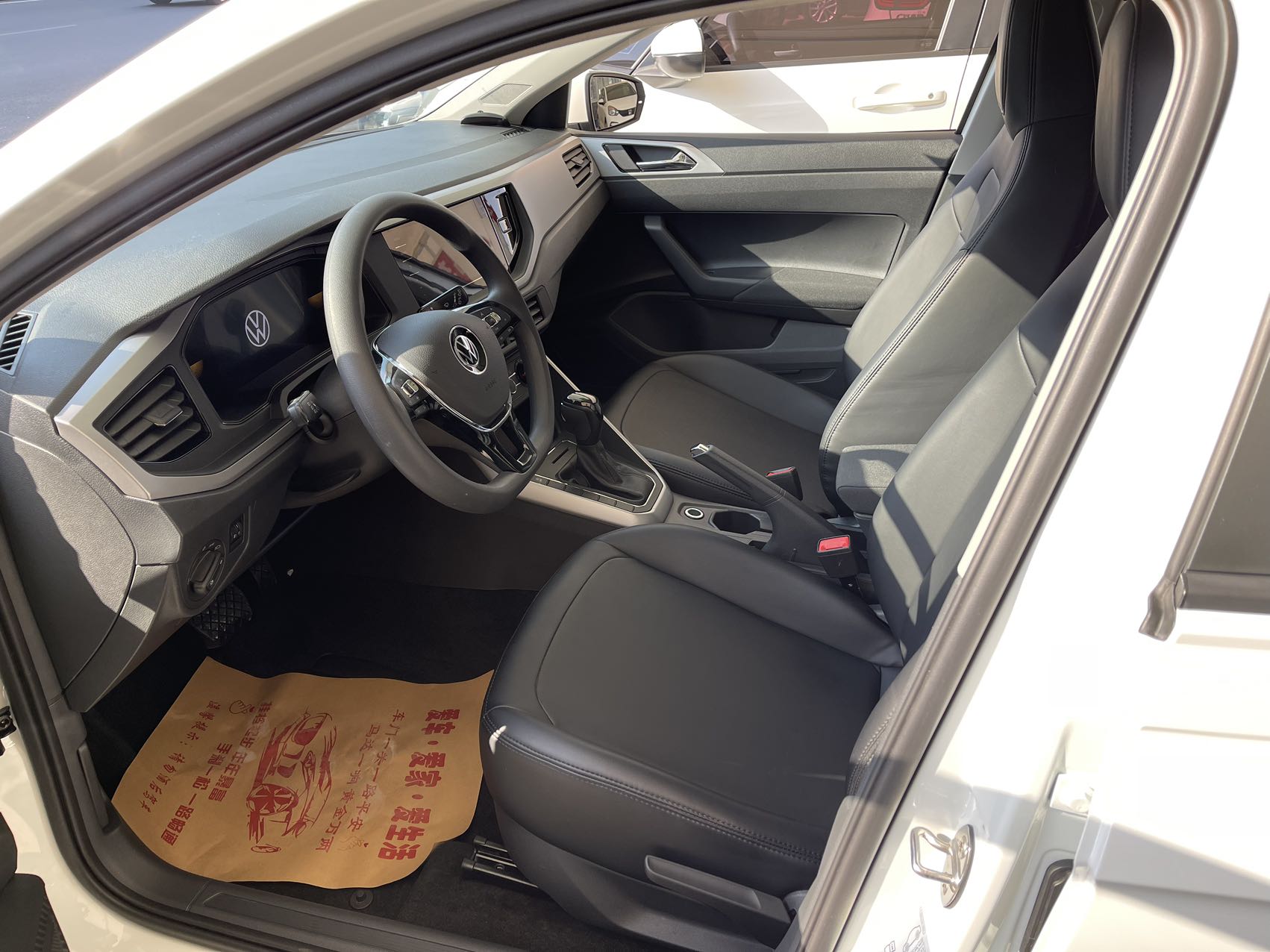 Volkswagen Polo 2023 car image #3