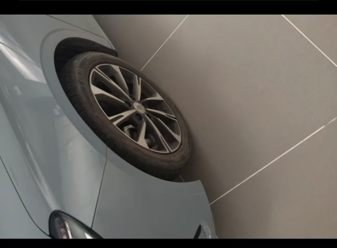 GEELY Emgrand 2024 car image #2
