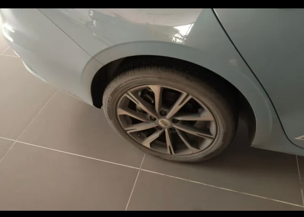 GEELY Emgrand 2024 car image #3