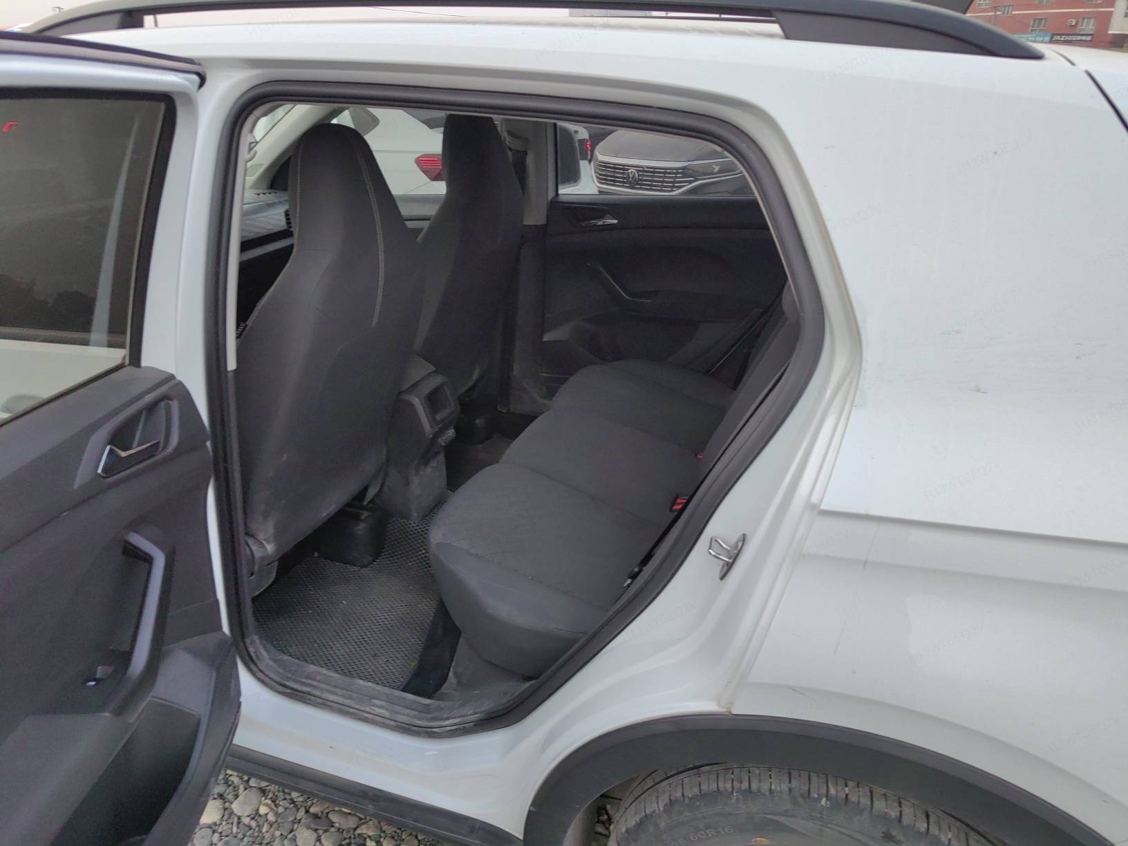 Volkswagen T-Cross 2023 car image #2