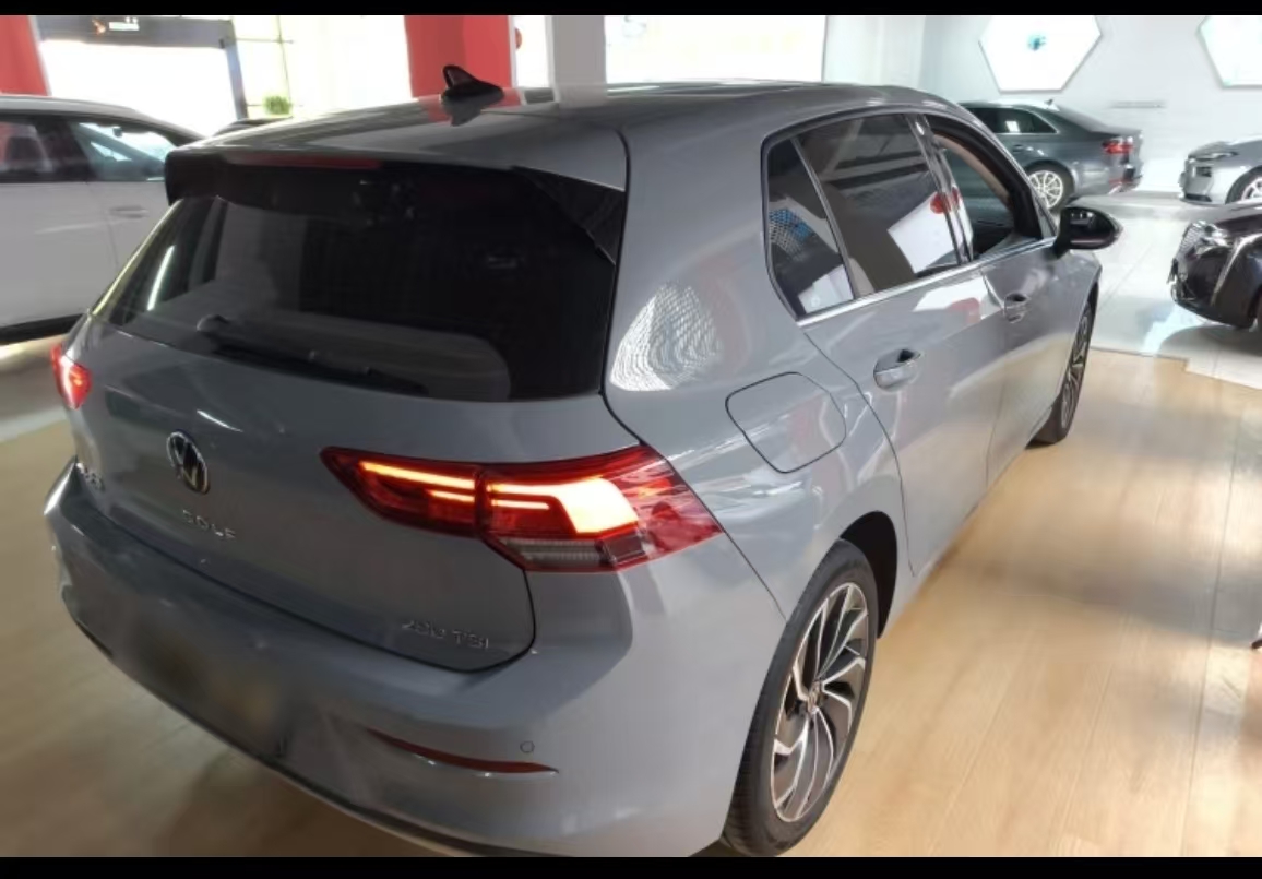 Volkswagen Golf 2023 car image #4