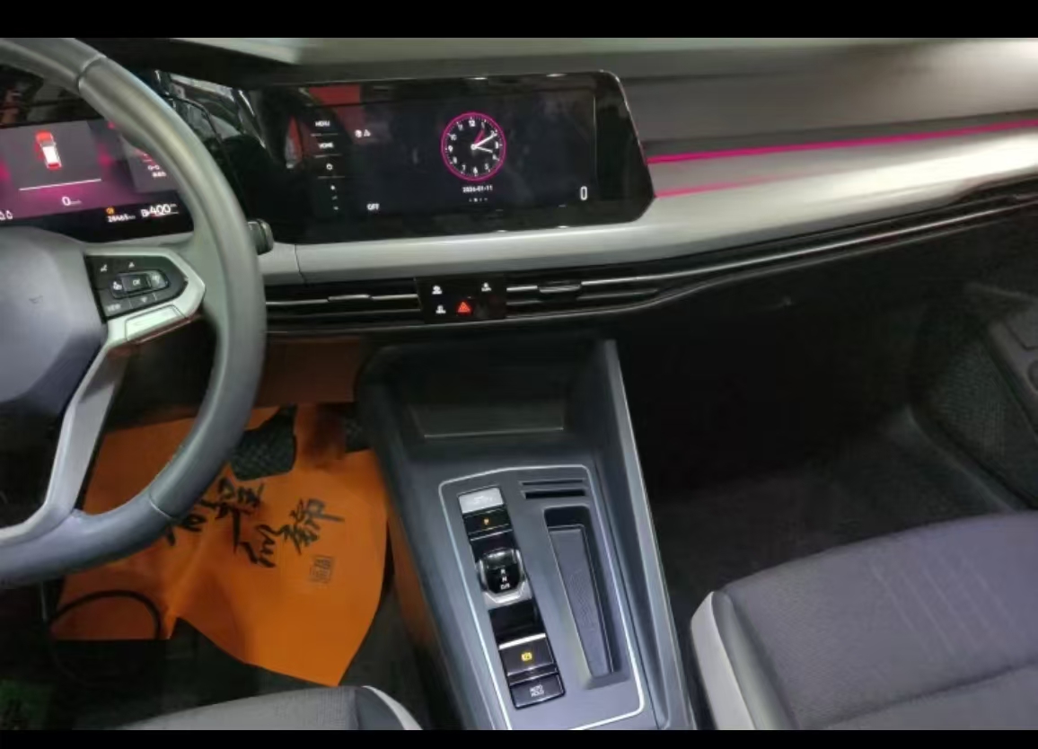 Volkswagen Golf 2023 car image #6