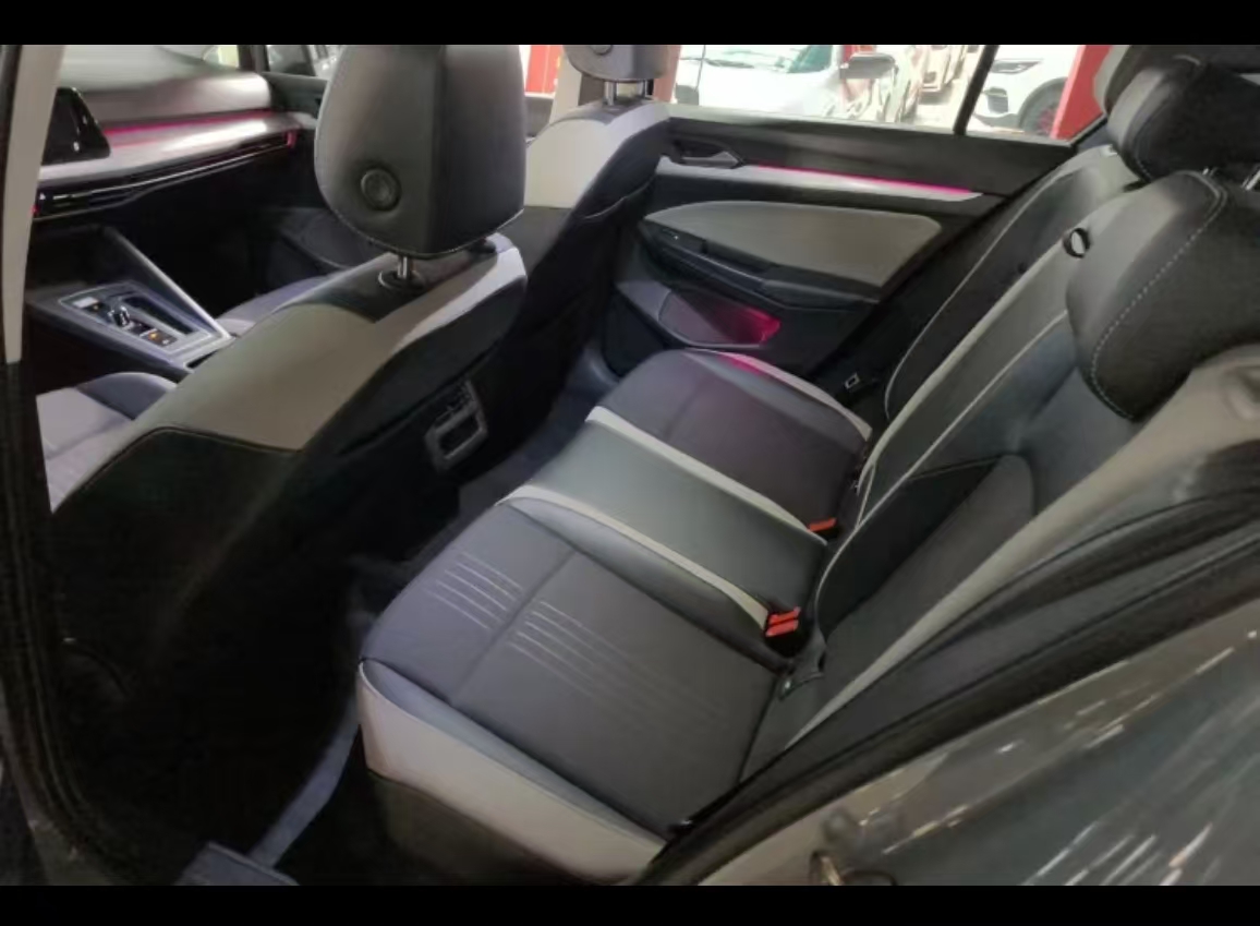 Volkswagen Golf 2023 car image #9