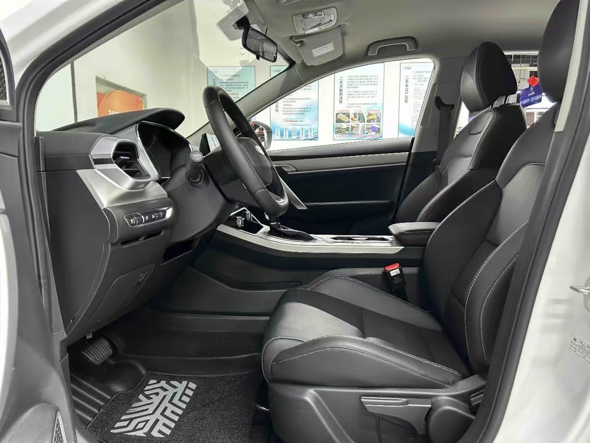 GEELY Coolray 2025 #4 GEELY Coolray 2025 car image #4
