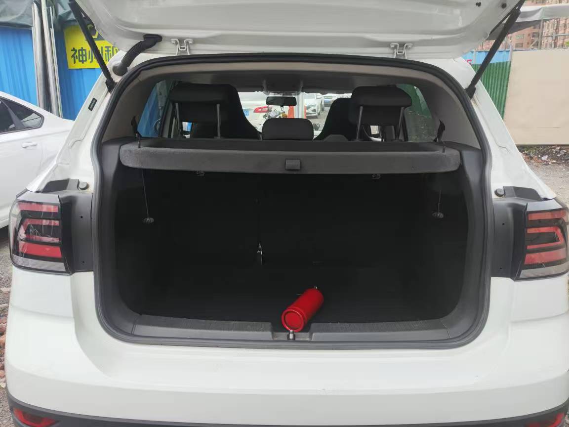 Volkswagen T-Cross 2023 car image #2