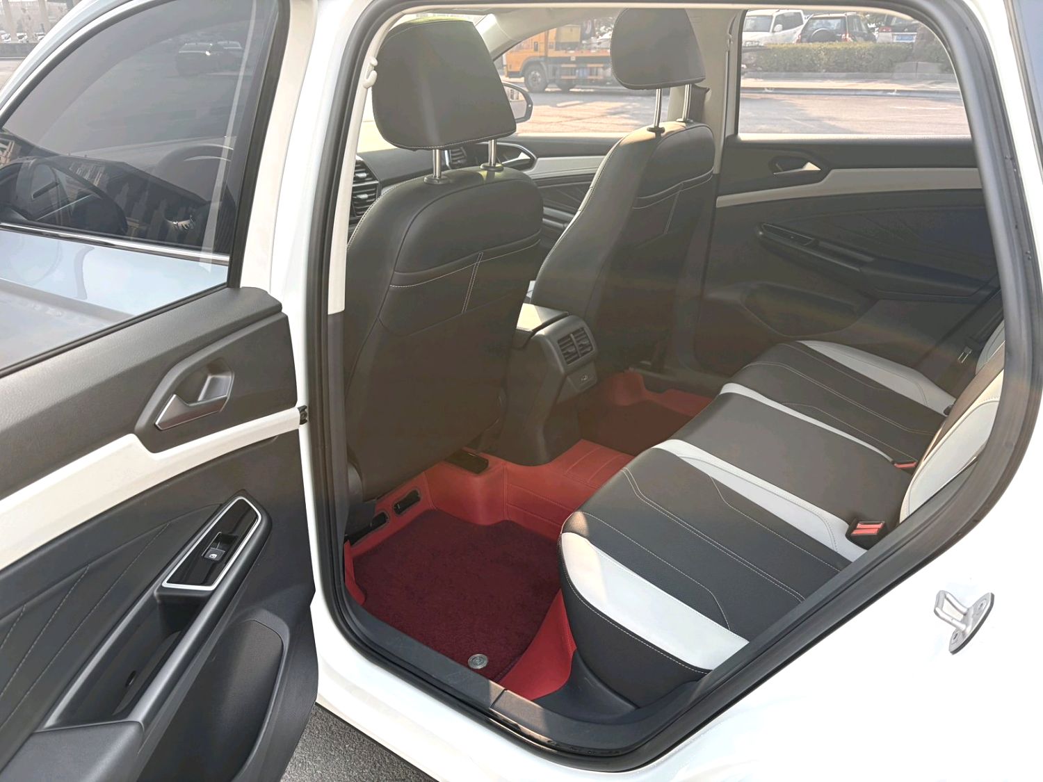 Jetta VS7 2024 car image #2