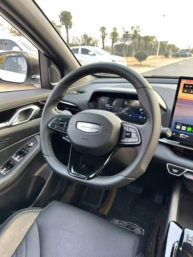GEELY Coolray 2025 #9 GEELY Coolray 2025 car image #9