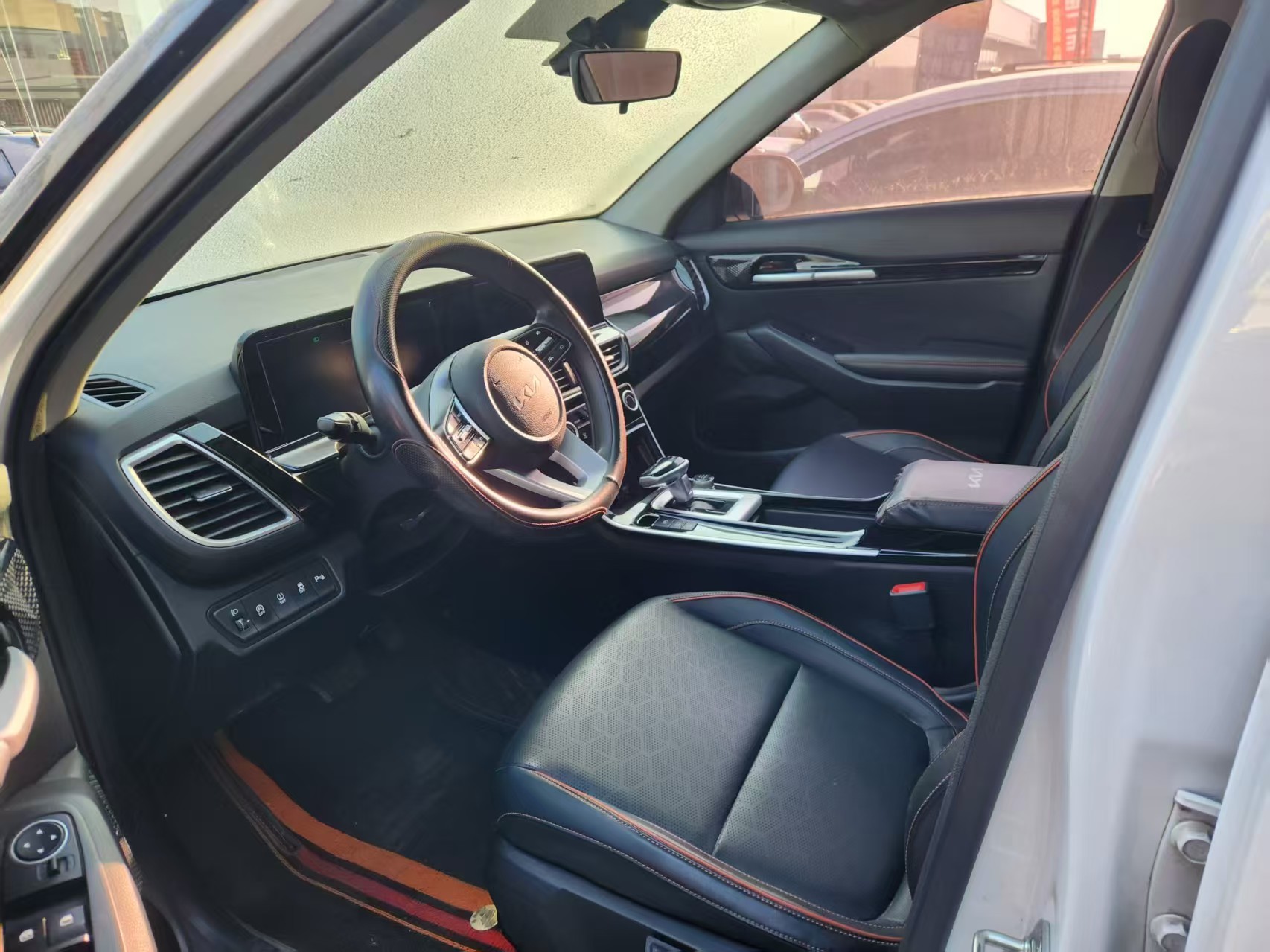 Kia Seltos 2023 car image #2