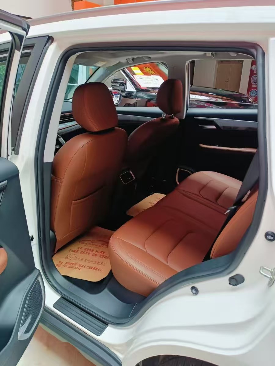 GEELY Vision X6 2023 car image #2