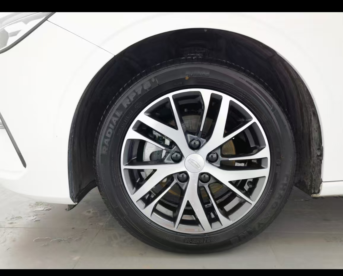 GEELY Emgrand 2024 car image #10