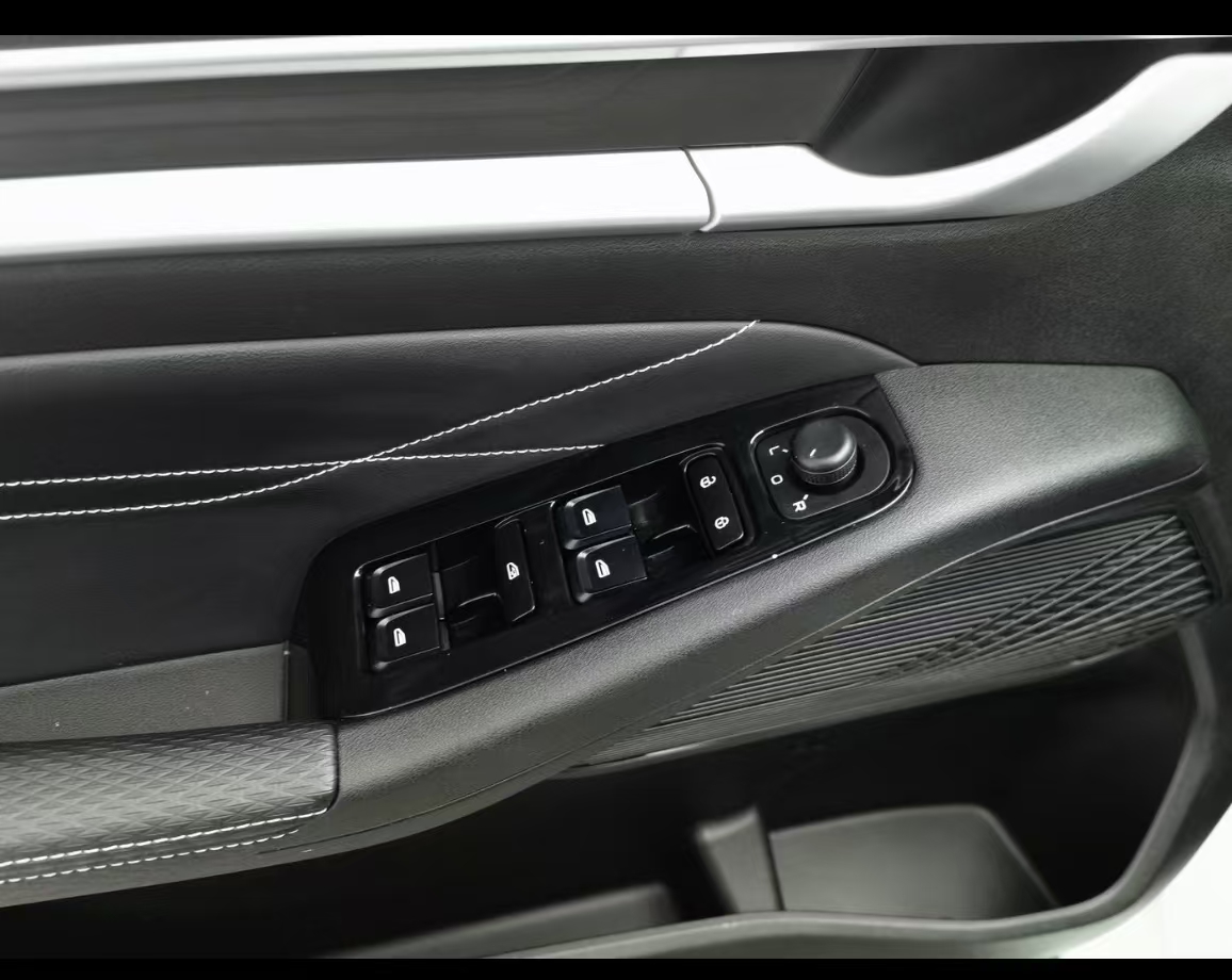GEELY Emgrand 2024 car image #13