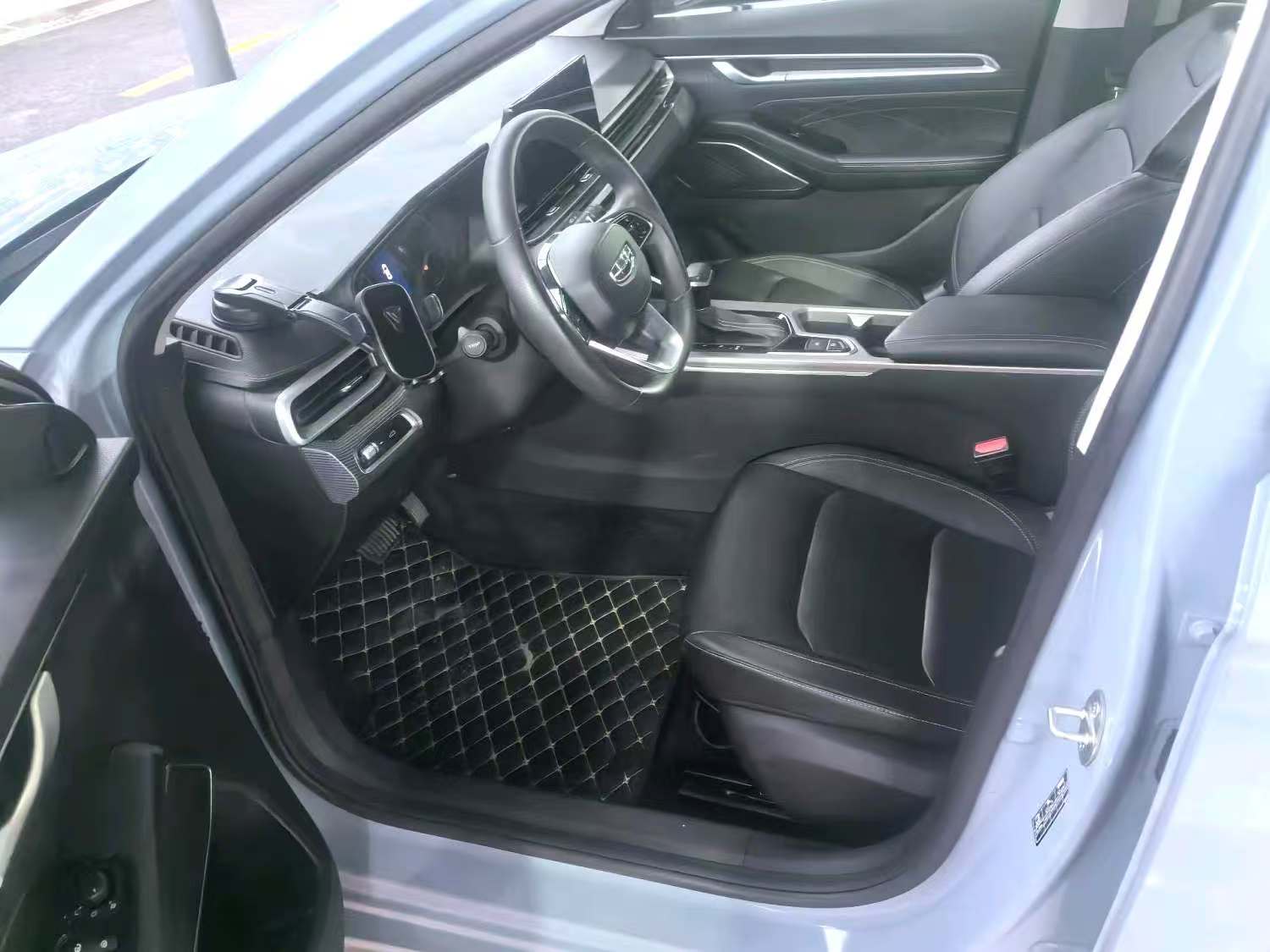 GEELY Emgrand 2024 car image #2