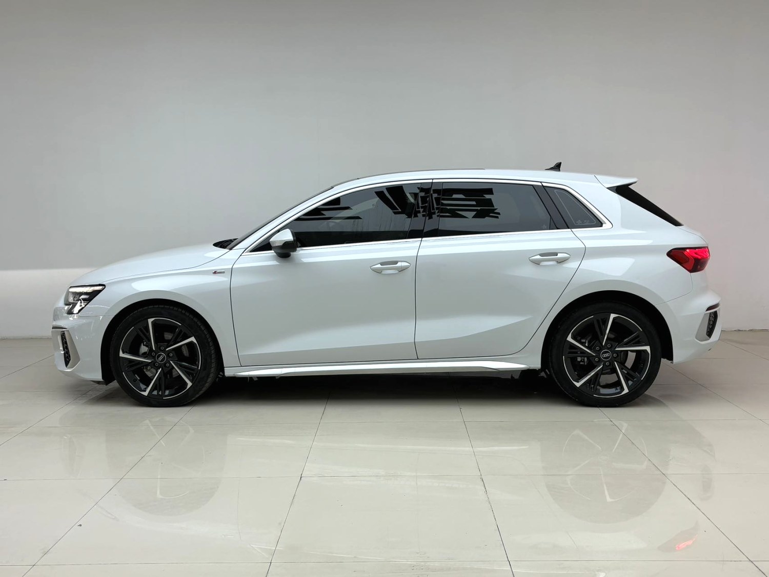 Audi A3 2023 car image #3