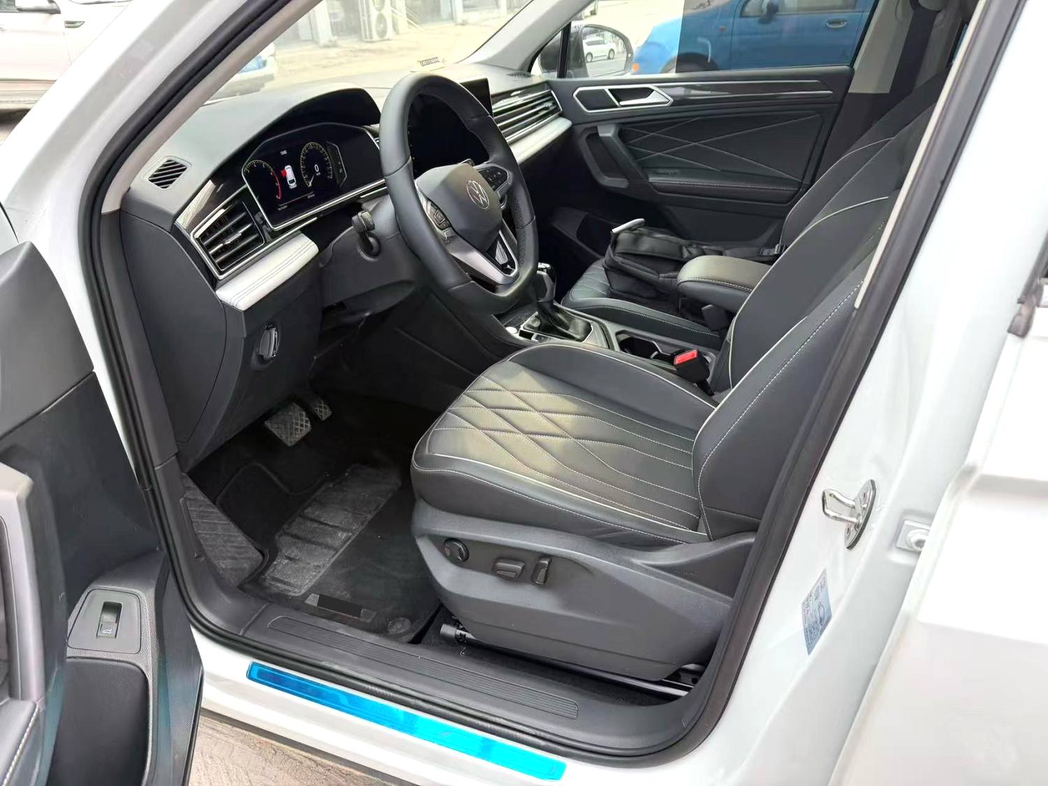 Volkswagen Tiguan L 2025 #4 Volkswagen Tiguan L 2025 car image #4