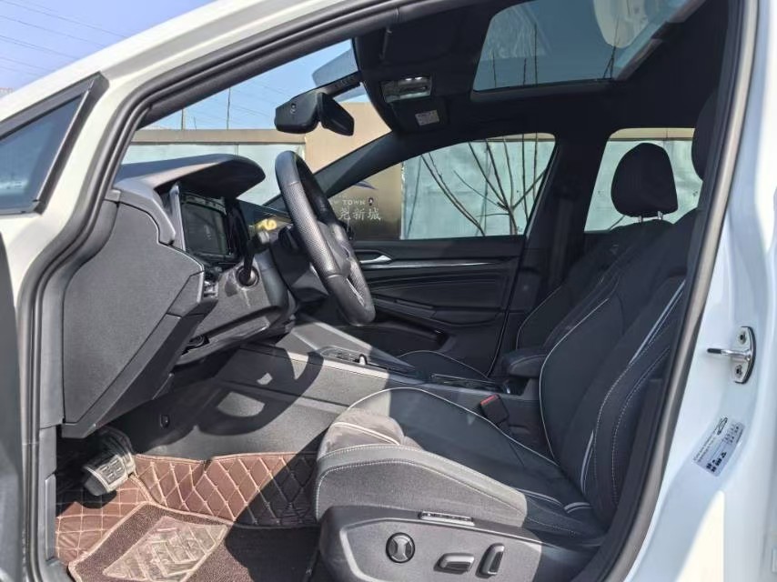 Volkswagen Golf 2023 car image #8