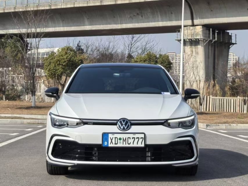 Volkswagen Golf 2023 car image #4