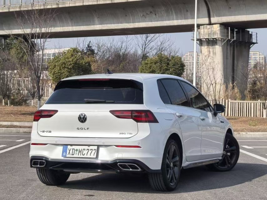 Volkswagen Golf 2023 car image #12