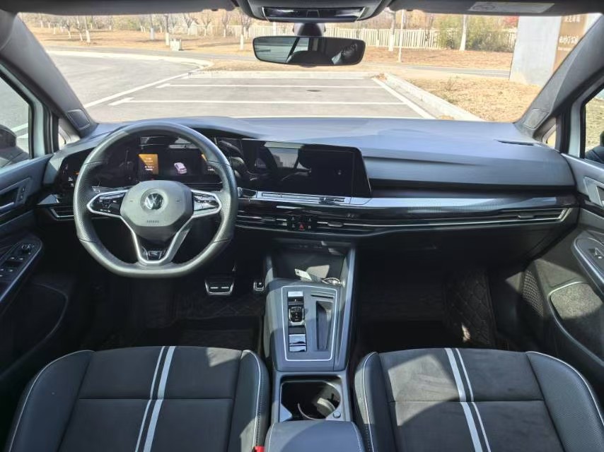 Volkswagen Golf 2023 car image #5