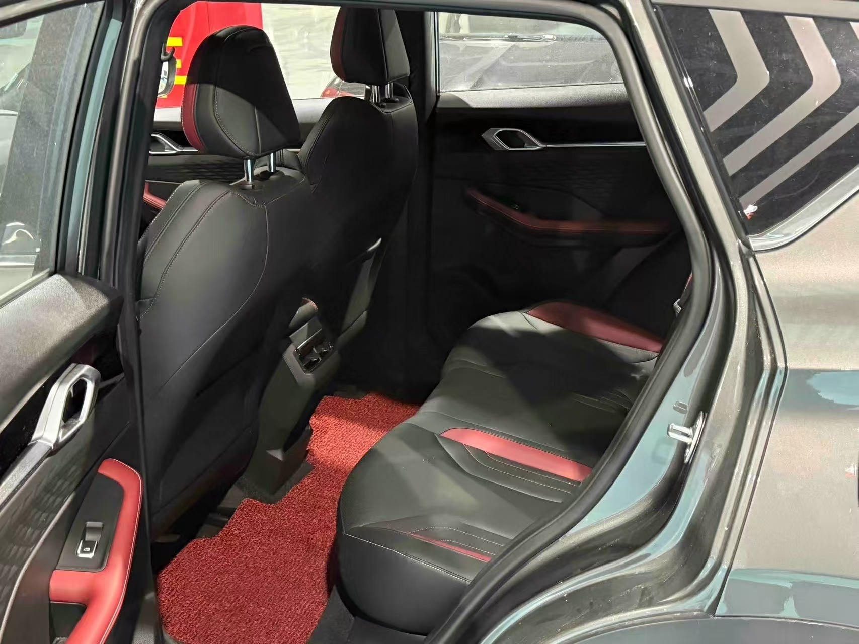 GEELY Coolray 2023 car image #2