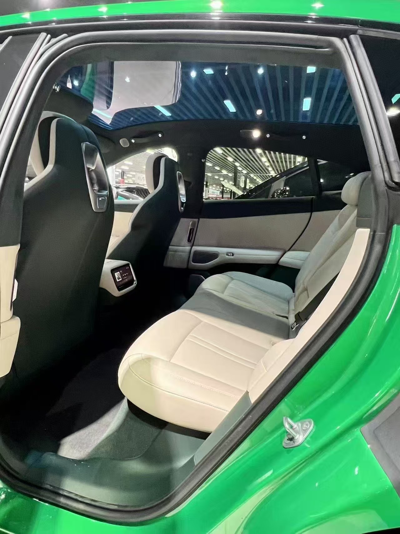 MI YU7 2025 immagine di auto #6