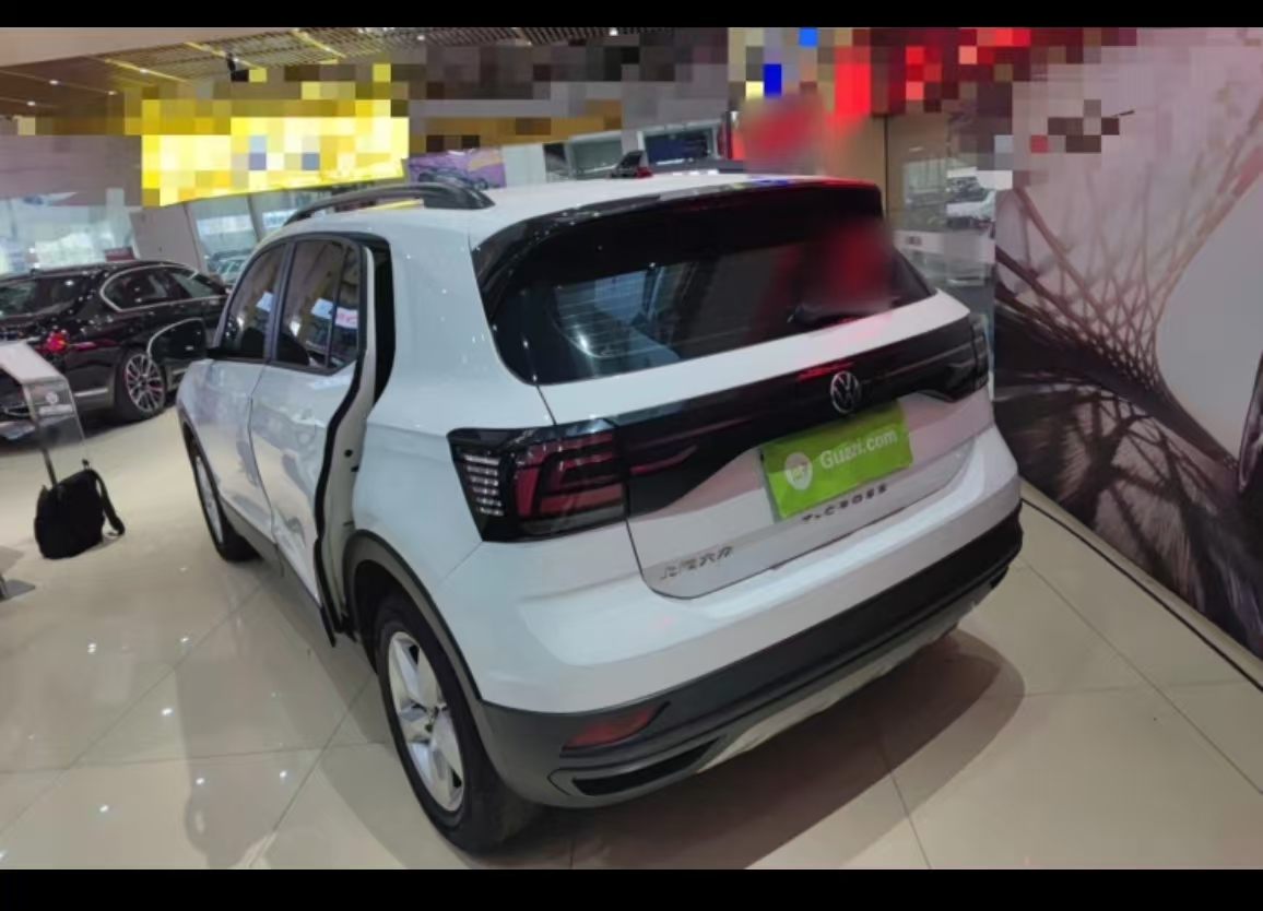 Volkswagen T-Cross 2023 car image #17