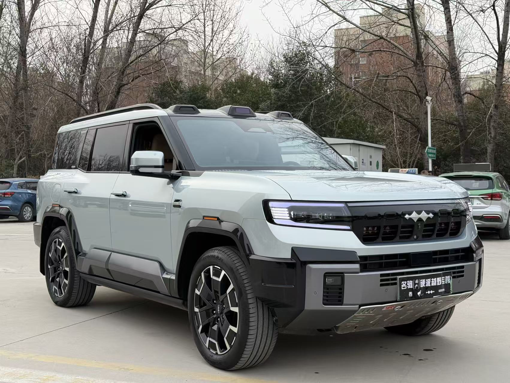 FangChengBao Leopard 8 2025 FangChengBao Leopard 8 2025 car image