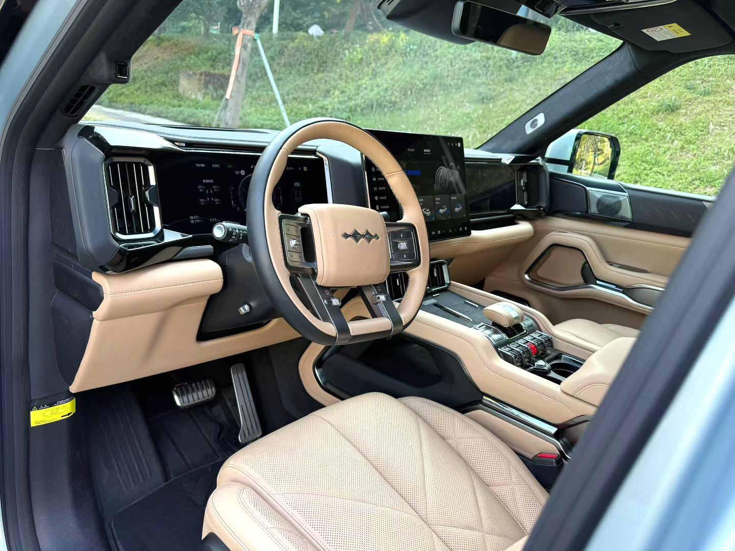 FangChengBao Leopard 8 2024 #2 FangChengBao Leopard 8 2024 car image #2