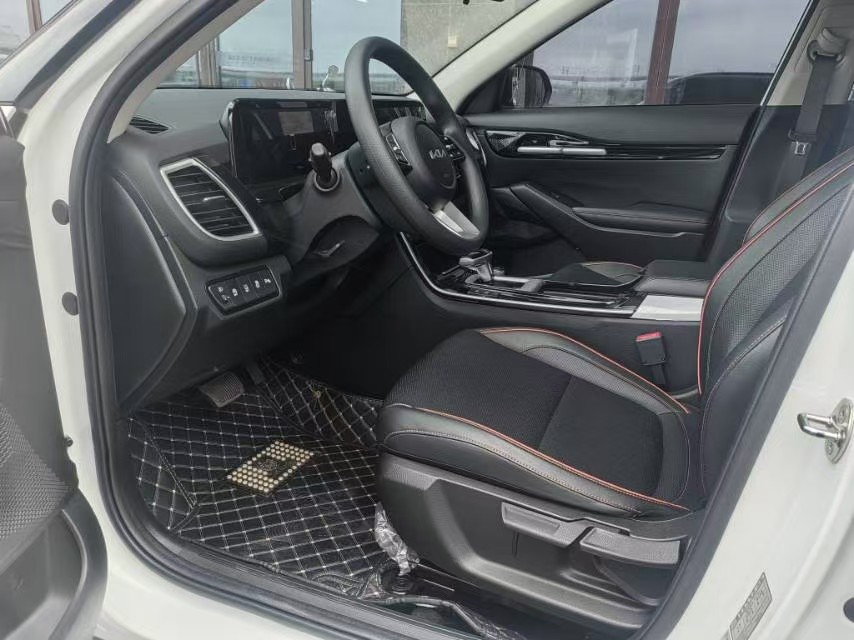 Kia Seltos 2024 car image #3