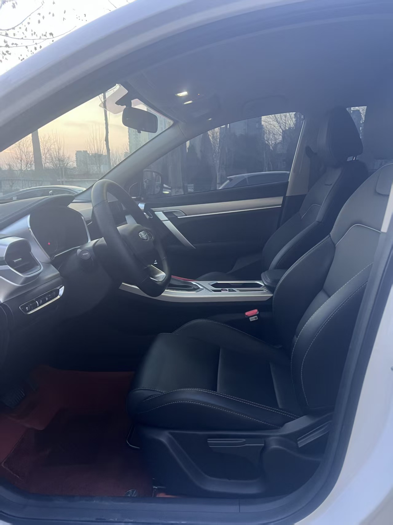 GEELY Coolray 2025 car image #2