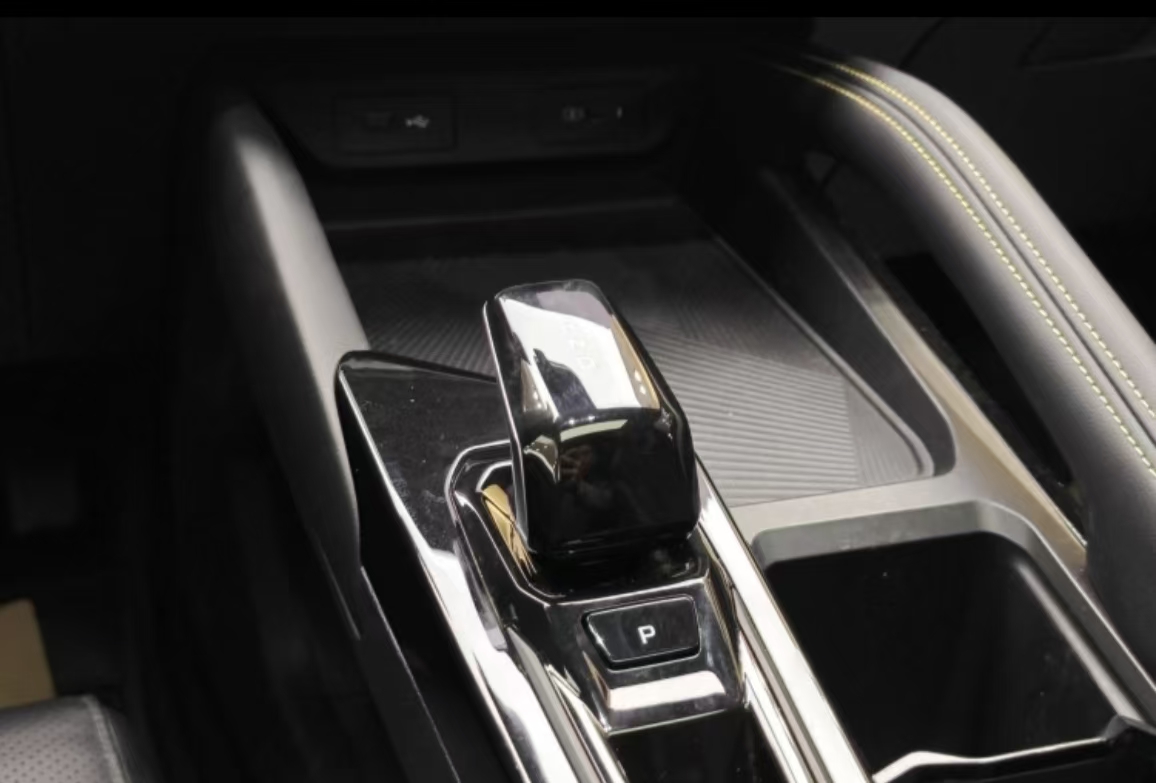 GEELY Coolray 2024 car image #4