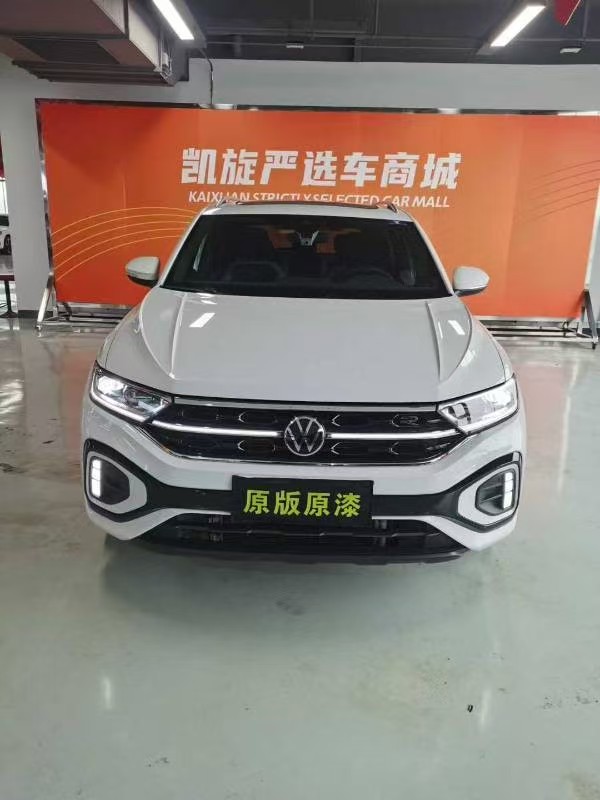 Volkswagen T-Roc 2023 car image #2
