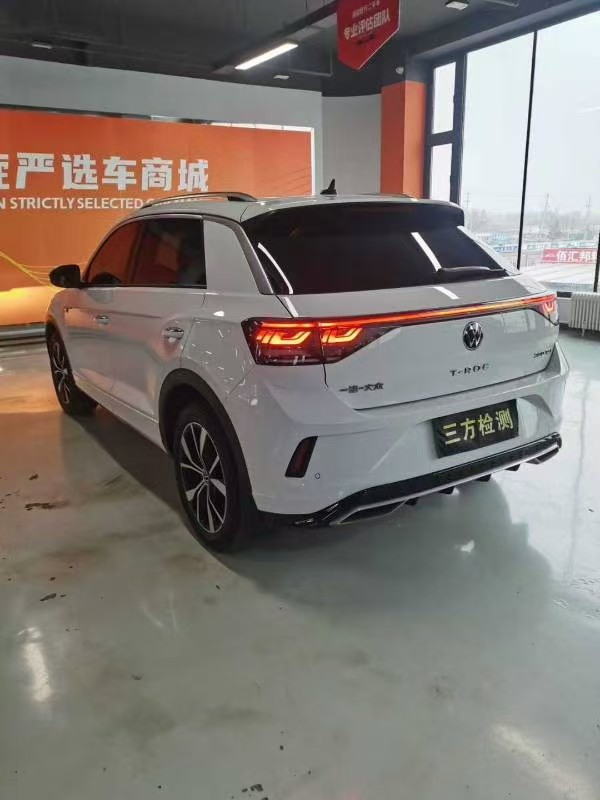 Volkswagen T-Roc 2023 car image #6