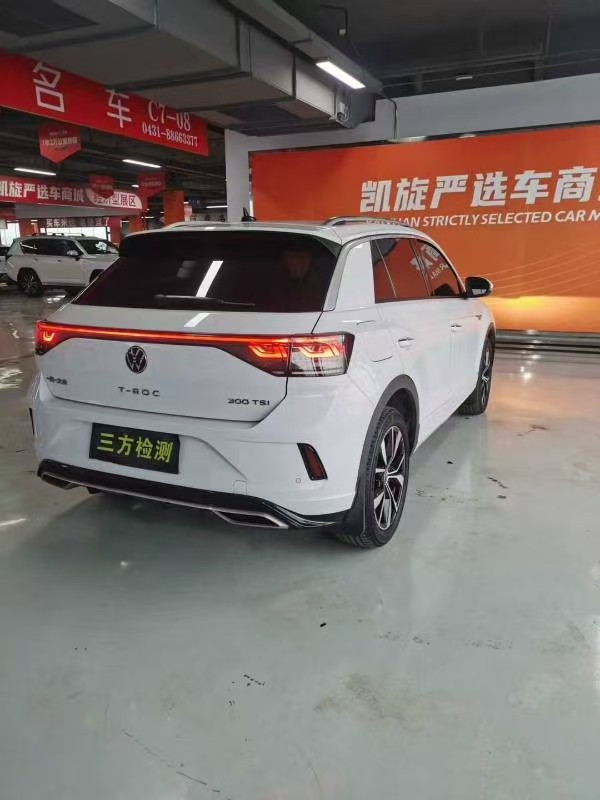 Volkswagen T-Roc 2023 car image #9