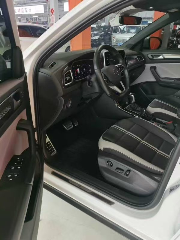 Volkswagen T-Roc 2023 car image #4