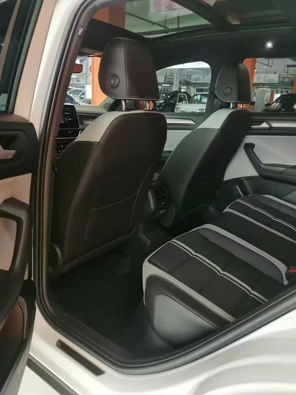 Volkswagen T-Roc 2023 car image #7
