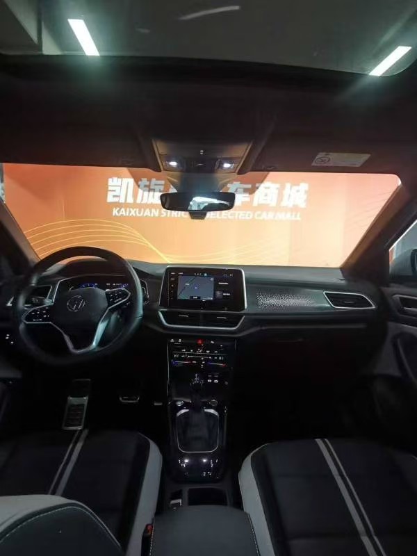 Volkswagen T-Roc 2023 car image #8